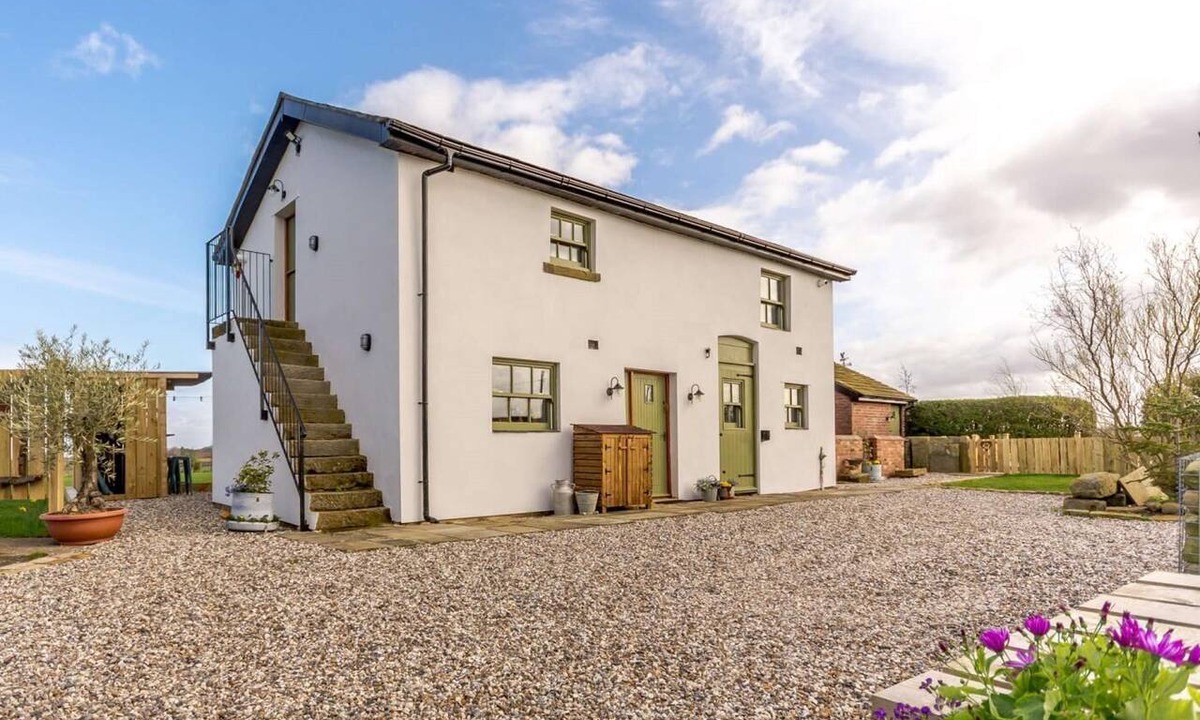 Ormskirk Cottage | 2 Bed in Ormskirk (oc-90263)