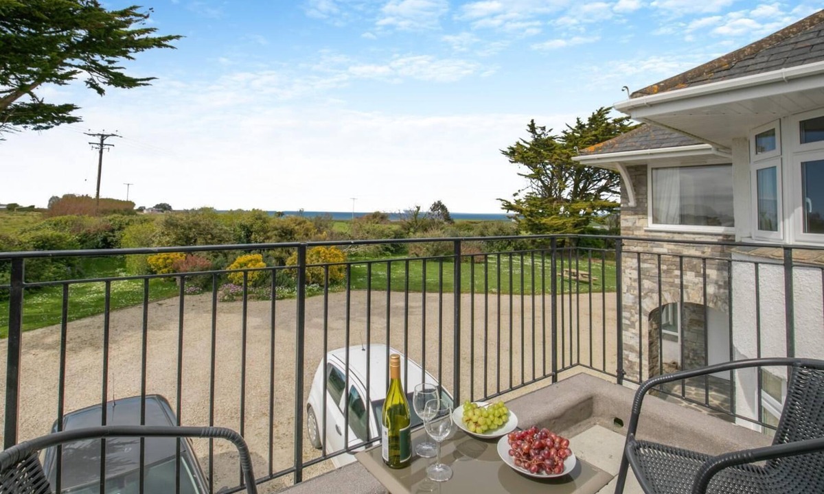St Merryn Apartment | 2 Bed in Padstow (oc-p00487)