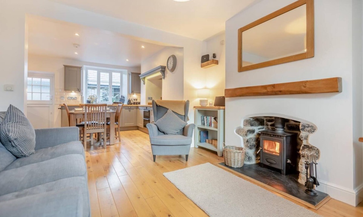 Sticklepath Cottage | 2 Bed in Sticklepath (oc-l33312)