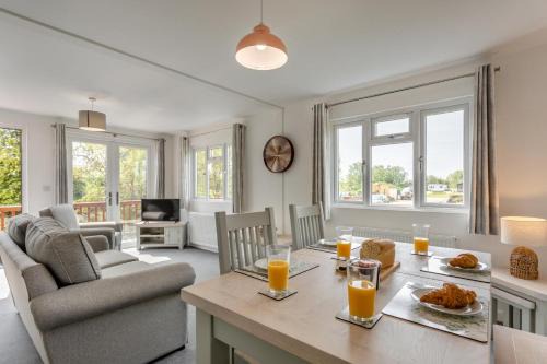 Welney Cabin | 2 Bed in Welney oc-k29369