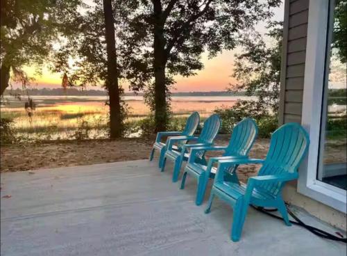 Beaufort House | 2 Bedroom - 1 Bath Waterfront Cottage with Spectacular Sunsets