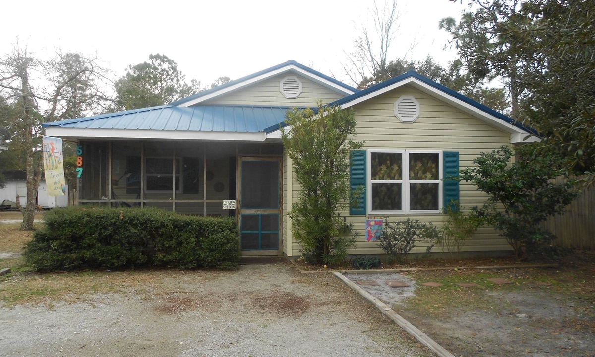 Supply House | 2 bedroom 2 bath newly renovated beautiful private home 3 miles from ocean.