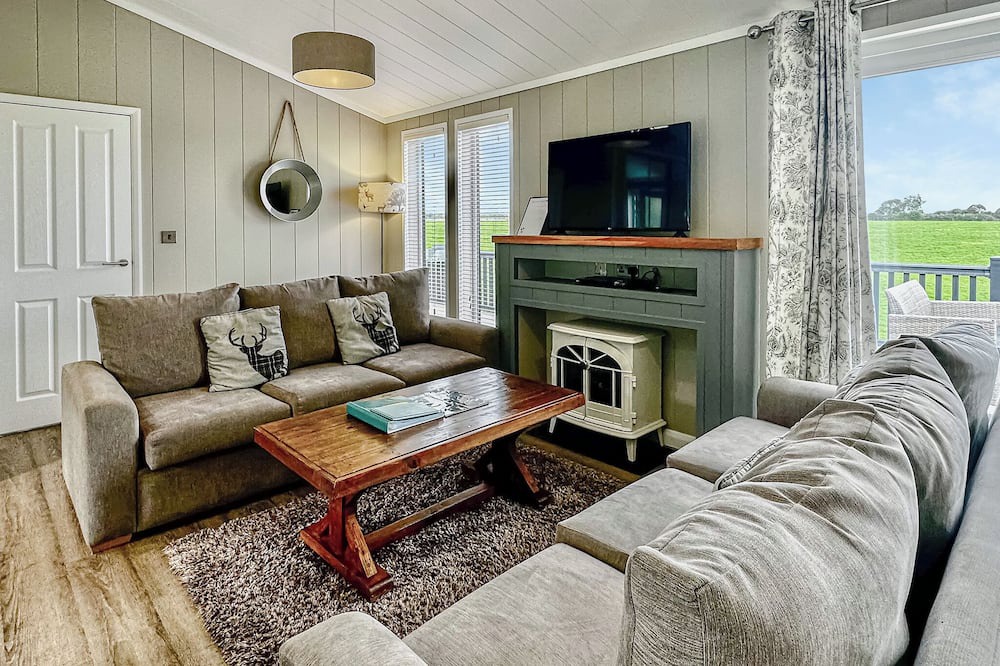 Raywell Ski Chalet | 2 bedroom accommodation in Raywell, Beverley