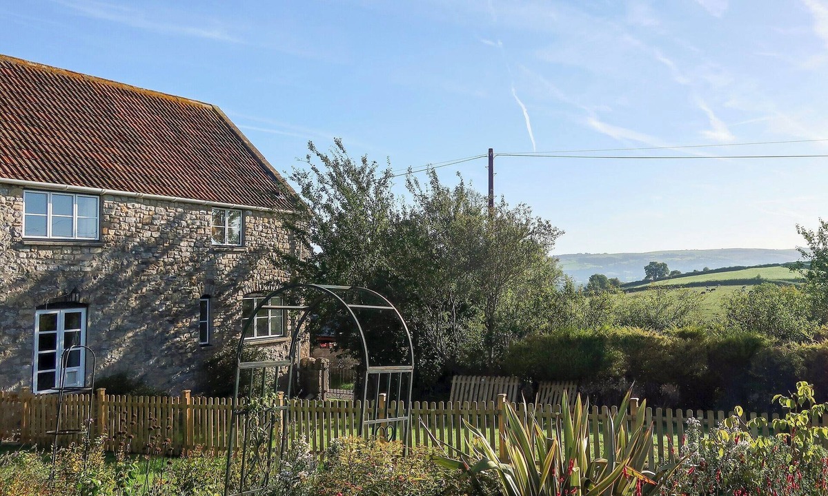 Axbridge Cottage | 2 bedroom accommodation in Weare, near Axbridge