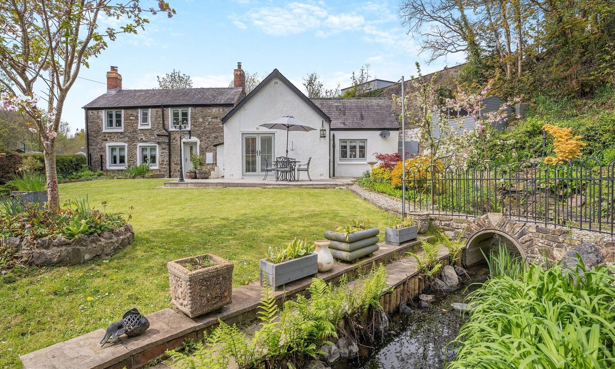 Amroth Cottage | 2 bedroom accommodation in Stepaside, near Saundersfoot