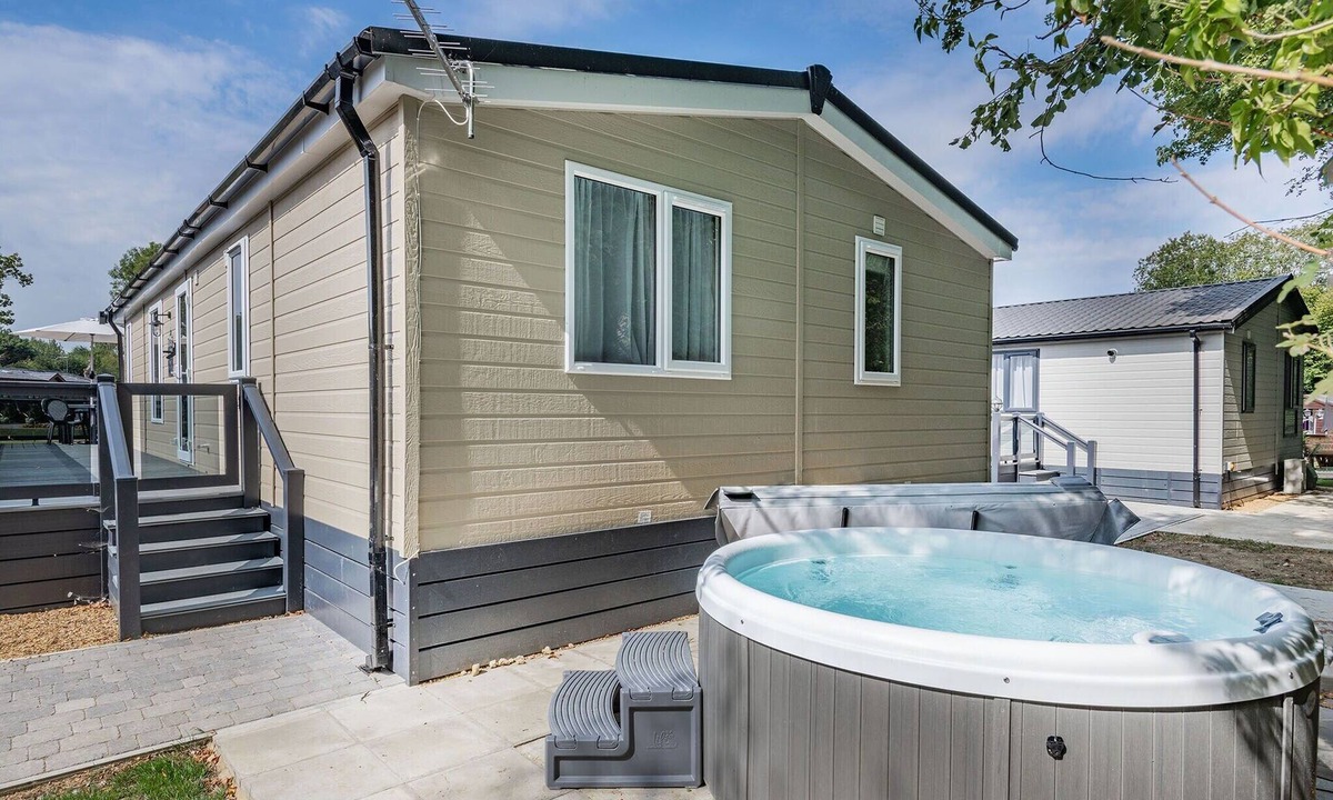 Yaxham Cabin | 2 bedroom accommodation in Yaxham, Dereham