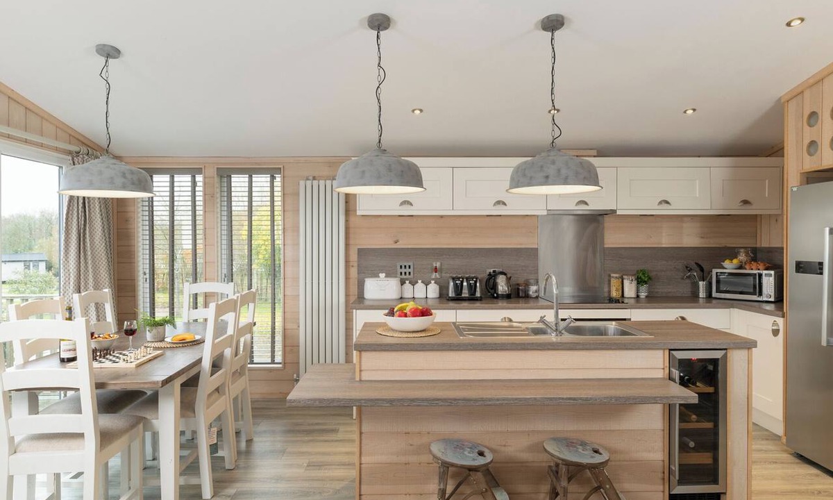 Honiton Ski Chalet | 2 bedroom accommodation in Honiton