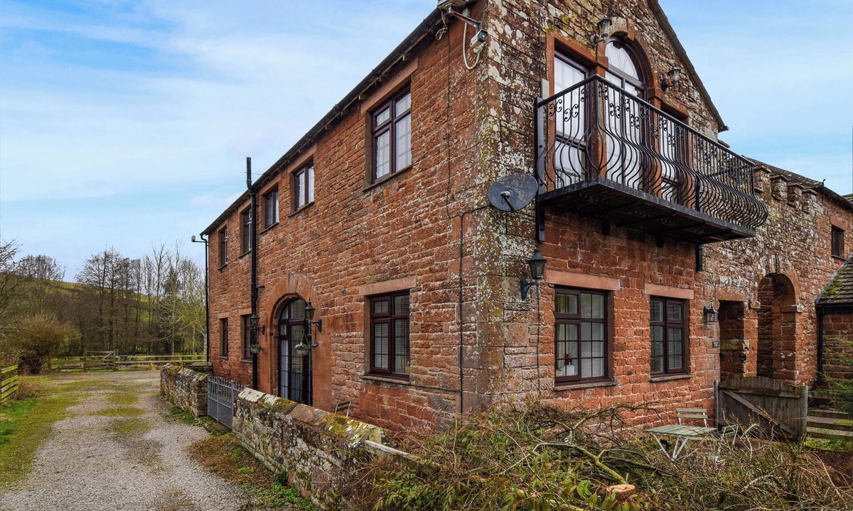 Penrith Apartment | 2 bedroom accommodation in Staffield, Cumbria