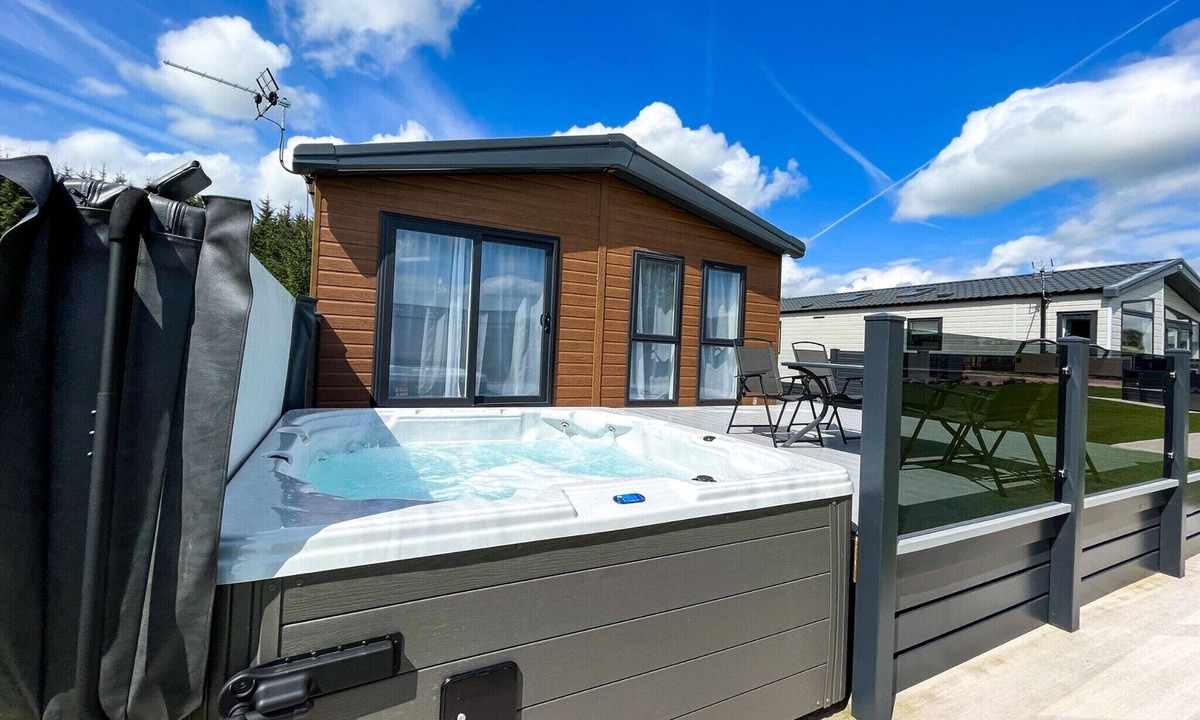 Annan Cabin | 2 bedroom accommodation in Annan