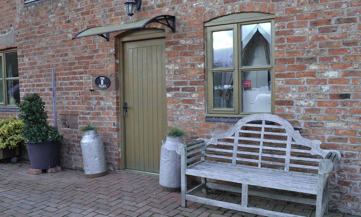 Chester Cottage | 2 bedroom accommodation in Coddington, near Chester