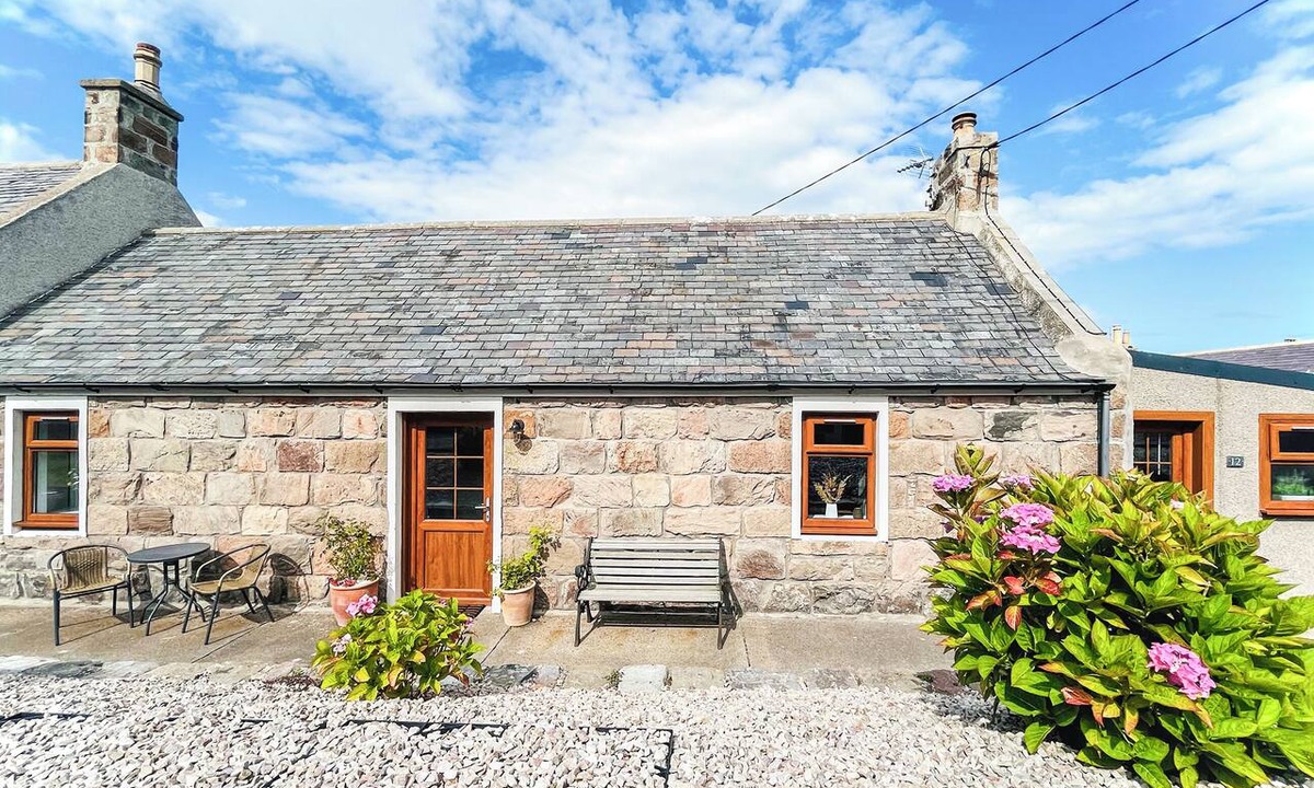 Buckie Cottage | 2 bedroom accommodation in Cullen