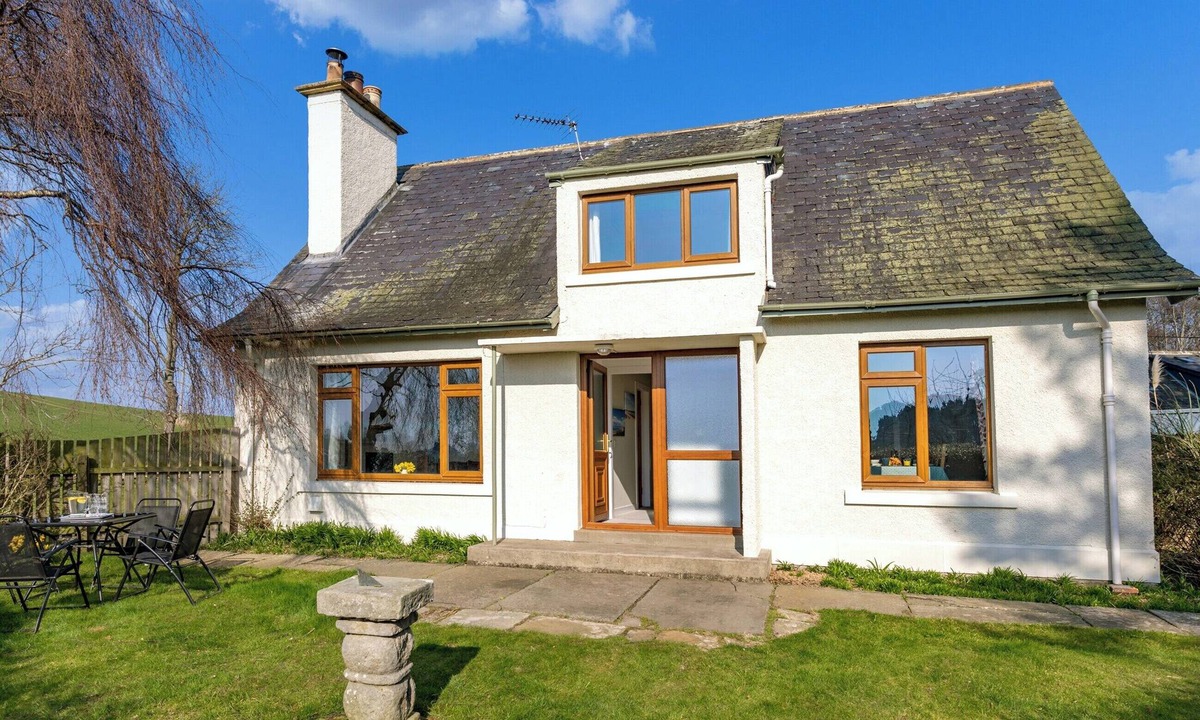 Elgin Cottage | 2 bedroom accommodation in Duffus, near Lossiemouth