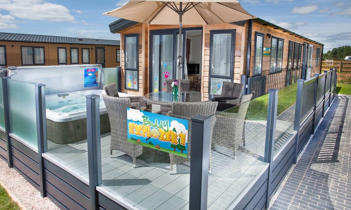 Woodbury Cabin | 2 bedroom accommodation in Clyst St Mary, Nr Exeter
