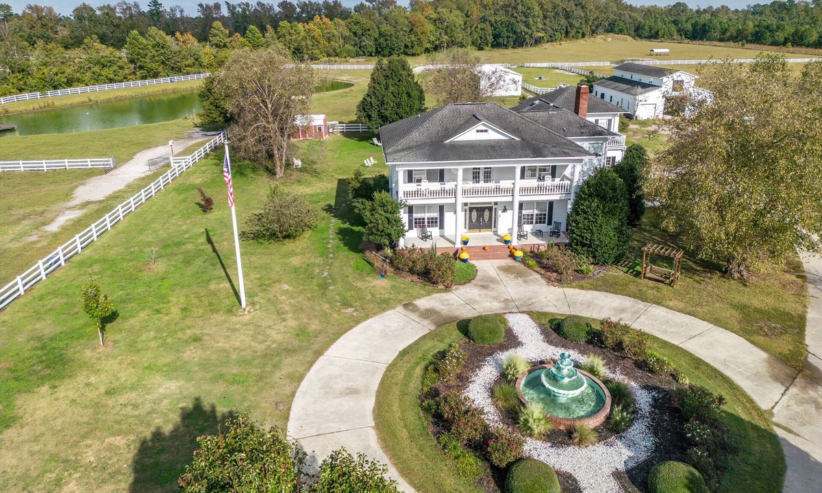 Parkton Apartment | 2-bedroom Barn 1-bathroom Apartment Sleeps 7