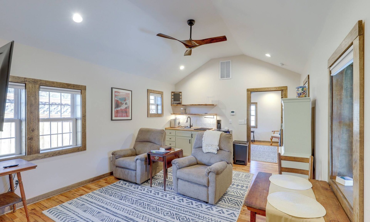 Hot Springs Cabin | 2 Blocks to Appalachian Trail: Updated Cabin!