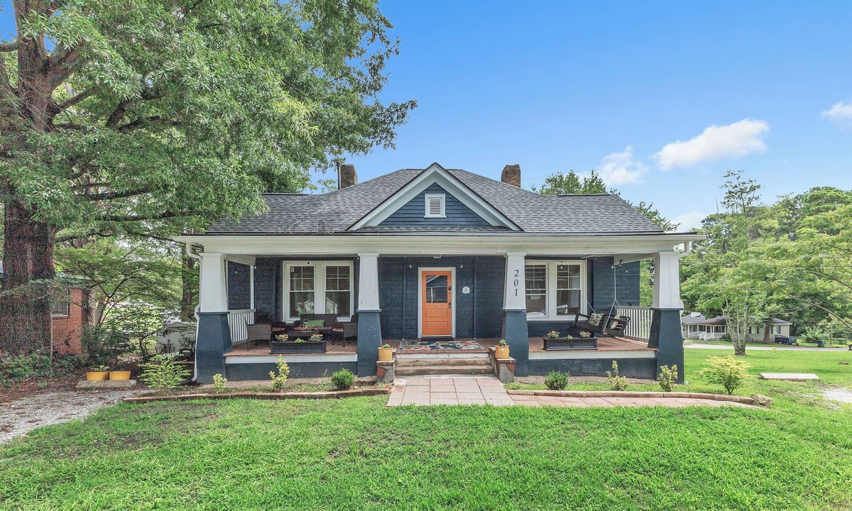 Garner House | 2 BRs/2 BAs - Stroll to Coffee, Bakery, Wine Bar - Downtown Garner