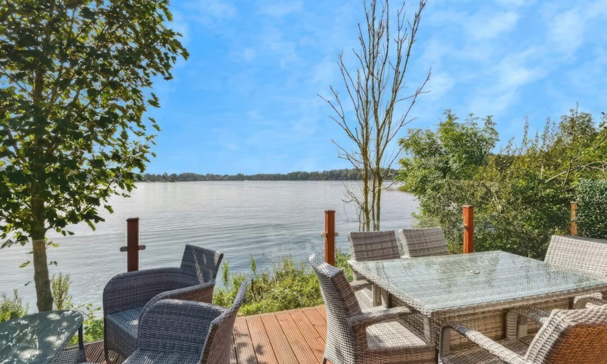 South Lakeland Leisure Village Cabin | 2 Coniston View, Tewitfield