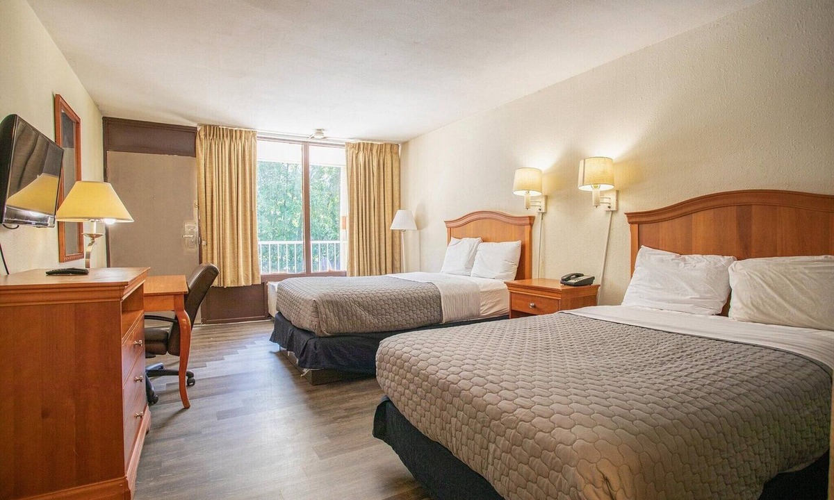 Greensboro Apartment | 2 Full Beds|Non-Smoking