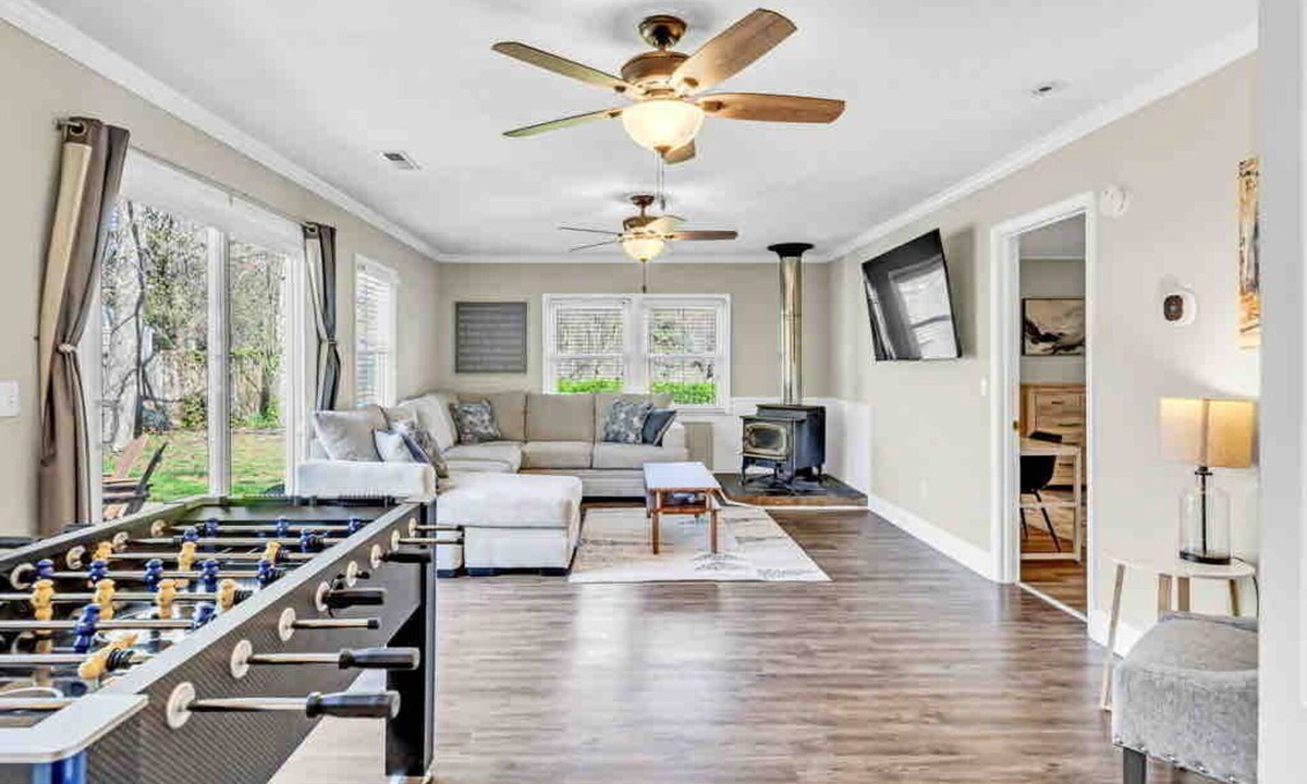 Greensboro House | 2 Living Rooms+ K be +, Secret Room, central local