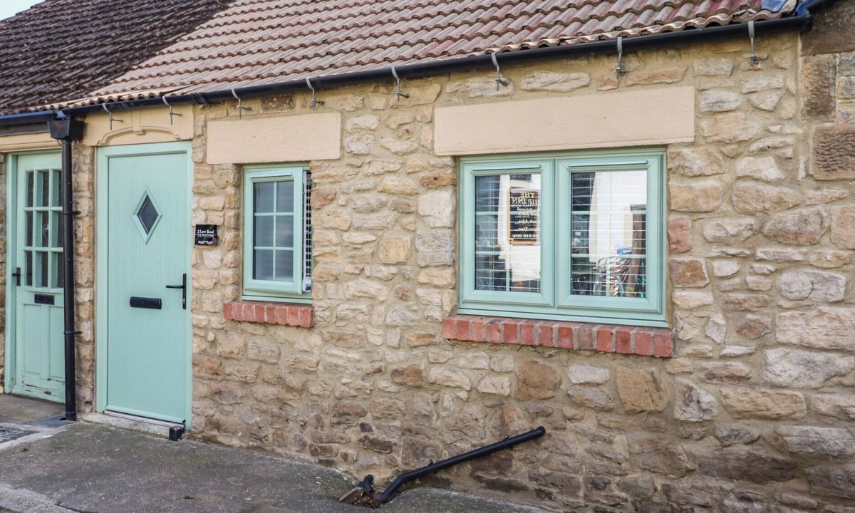 North Bitchburn Cottage | 2 LOW ROAD, pet friendly, with hot tub in Bishop Auckland