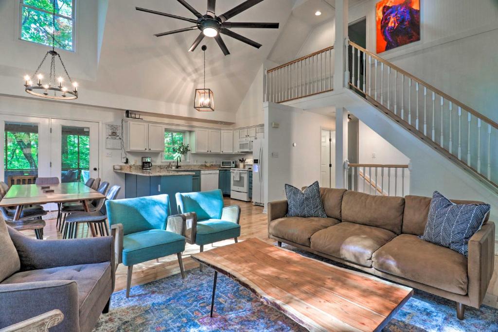 Sapphire House | 2 Mi to Sapphire Resort Home with Hot Tub and Games!
