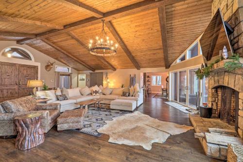 Beech Mountain House | 2 Mi to Slopes: Luxe Beech Mtn Cabin w/Hot Tub