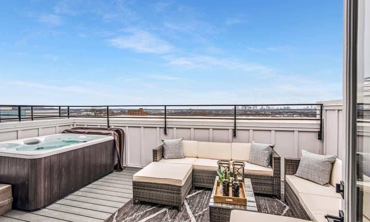 Nashville House | 2 Modern Nash Homes Rooftop Hot Tubs