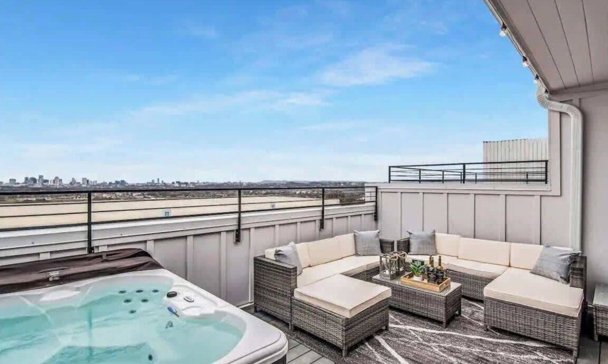 Nashville House | 2 Nashville Homes Hot Tubs Sleeps Up to 24