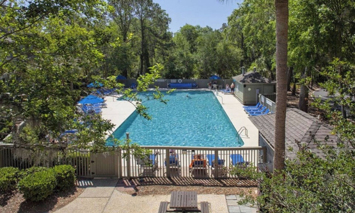 Hilton Head Island Resort | 2 Ocean-Inspired 1BR with Pool, Kitchen, Balcony and Walkable to Sun & Smoothies