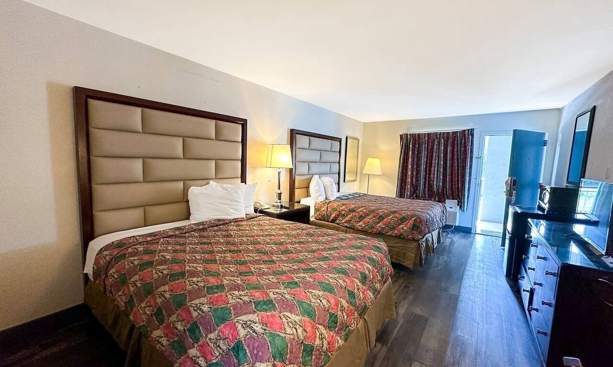 Ridgeway Apartment | 2 Queen Bed Smoking|Ridgeway