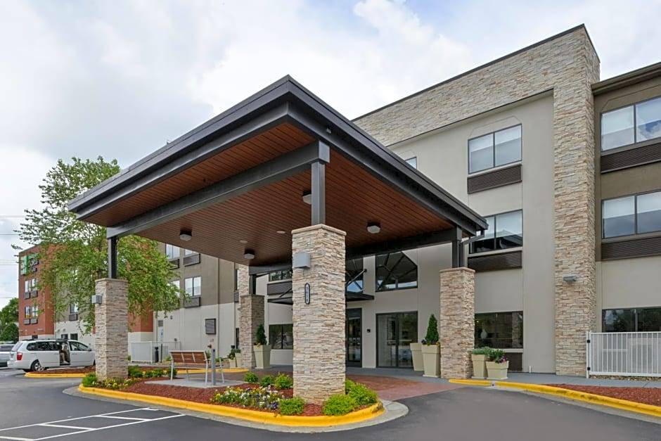 Southeast Raleigh Hotel | 2-Star Hotel ∙ Holiday Inn Express & Suites Raleigh NE - Medical Ctr Area, an IHG Hotel