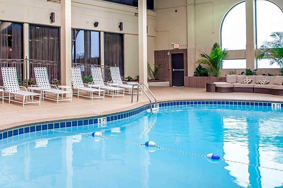 East Bank Hotel | 2-Star Hotel ∙ Clarion Hotel Downtown Nashville - Stadium