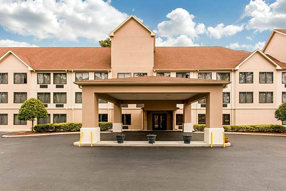 Wilmington Hotel | 2-Star Hotel ∙ Comfort Suites Wilmington near Downtown