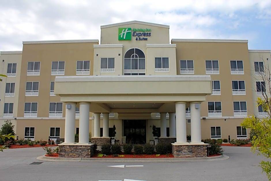 Havelock Hotel | 2-Star Hotel ∙ Holiday Inn Express & Suites Havelock Northwest New Bern, an IHG Hotel