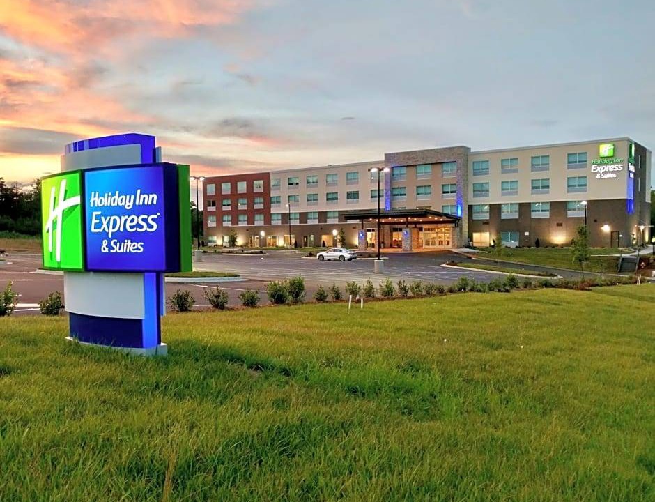 Umstead Hotel | 2-Star Hotel ∙ Holiday Inn Express & Suites Raleigh Airport - Brier Creek, an IHG Hotel