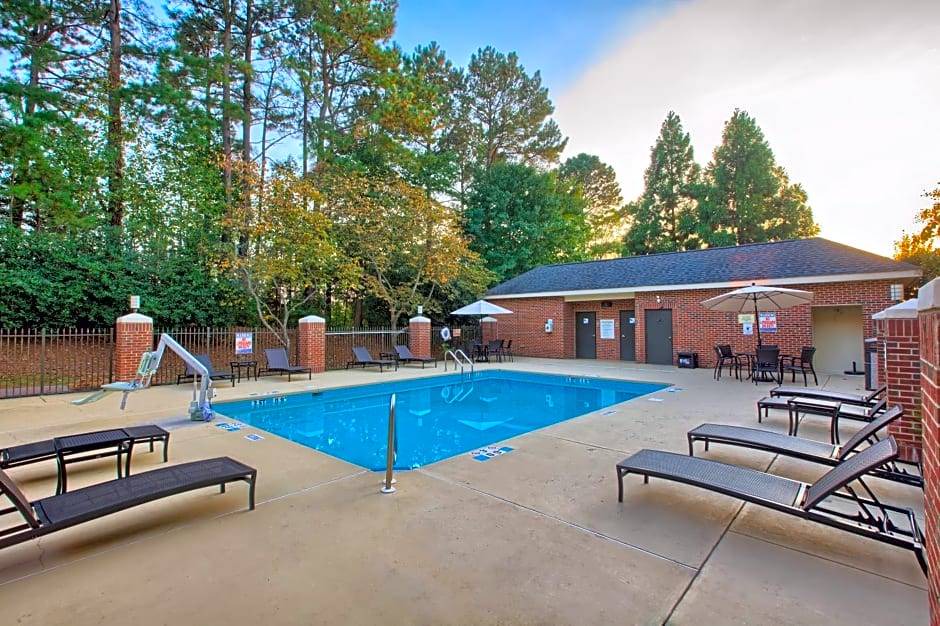 North Raleigh Hotel | 2-Star Hotel ∙ Holiday Inn Express Hotel & Suites Raleigh North - Wake Forest, an IHG Hotel