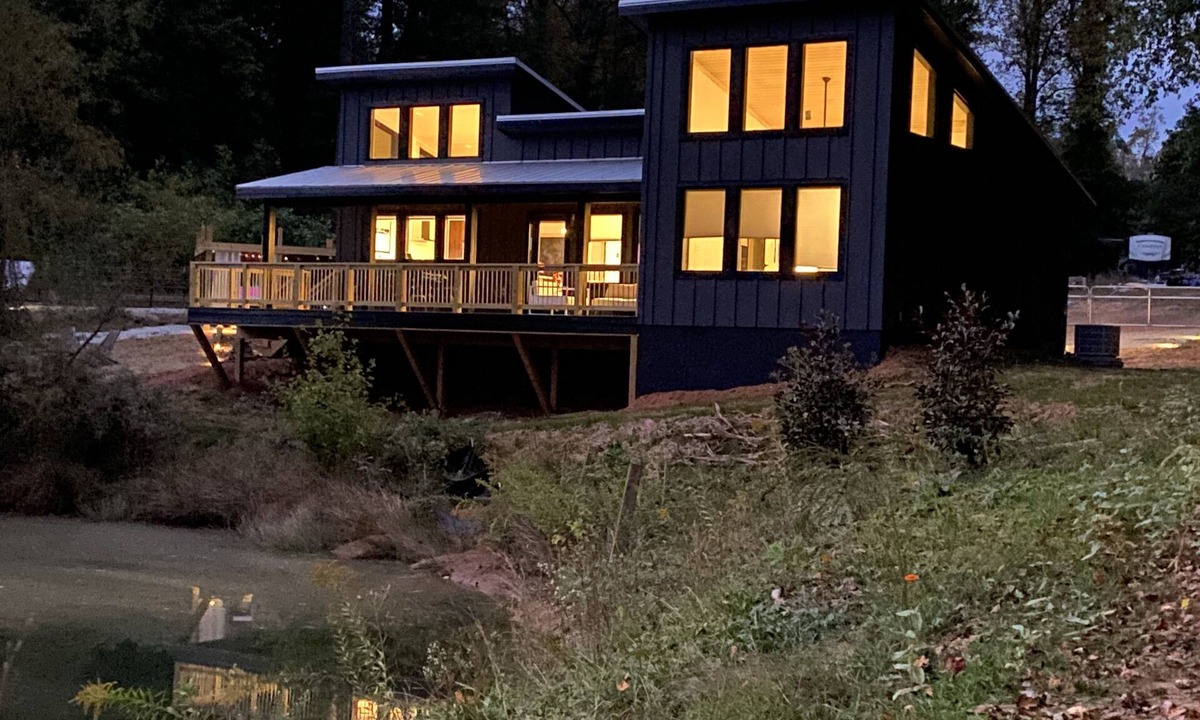 Hendersonville House | 2024 Custom Home in the Blue Ridge Mtns w Hot Tub!