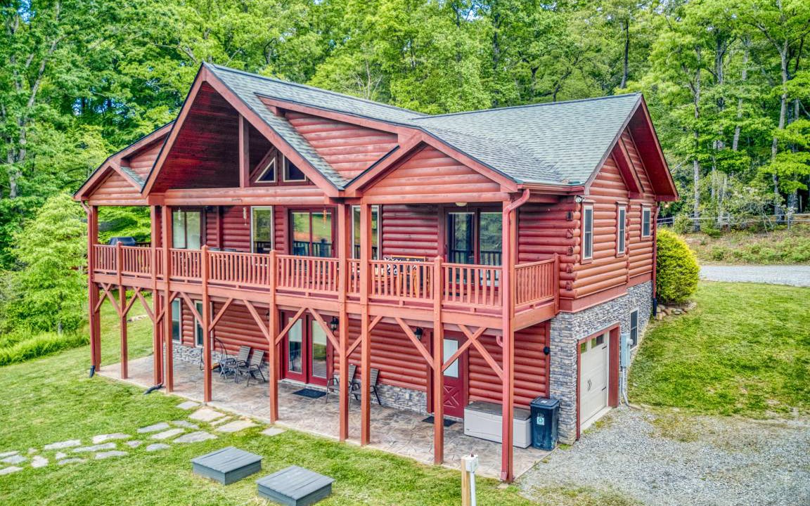 Mills River Cabin | 204 m² Cabin ∙ 4 bedrooms ∙ 17 guests