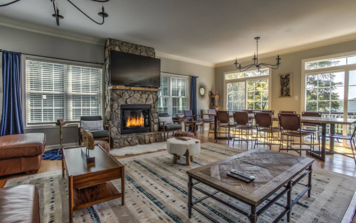 Asheville House | 237 m² House ∙ 5 bedrooms ∙ 14 guests