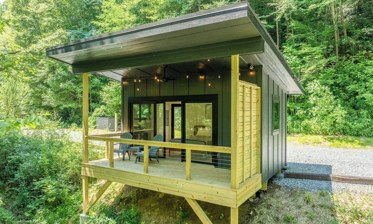 Rosman Cabin | 24 Caddisfly Court - Riverfront Fishing Cabin