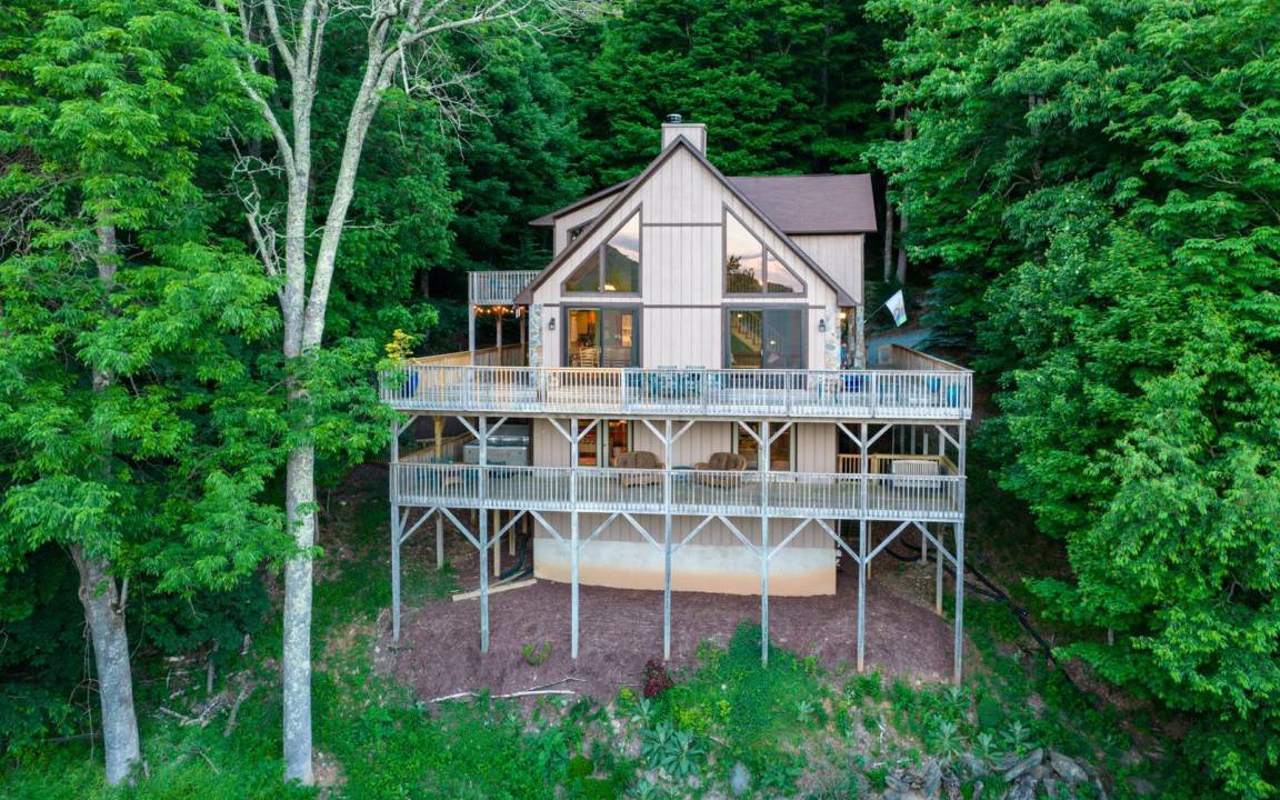 Seven Devils House | 263 m² House ∙ 5 bedrooms ∙ 12 guests