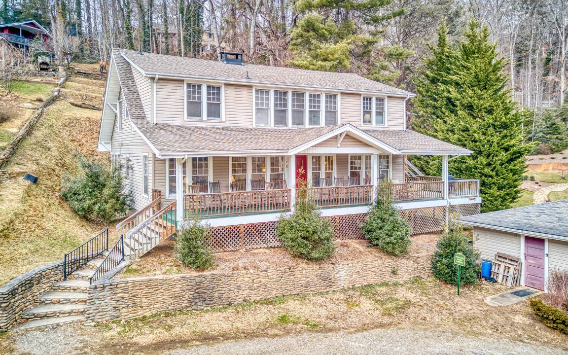 Lake Junaluska Cabin | 268 m² Cabin ∙ 9 bedrooms ∙ 16 guests