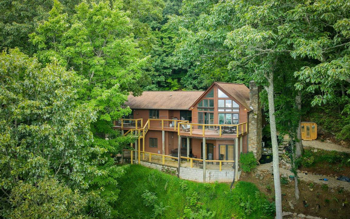 Royal Pines House | 269 m² House ∙ 3 bedrooms ∙ 14 guests
