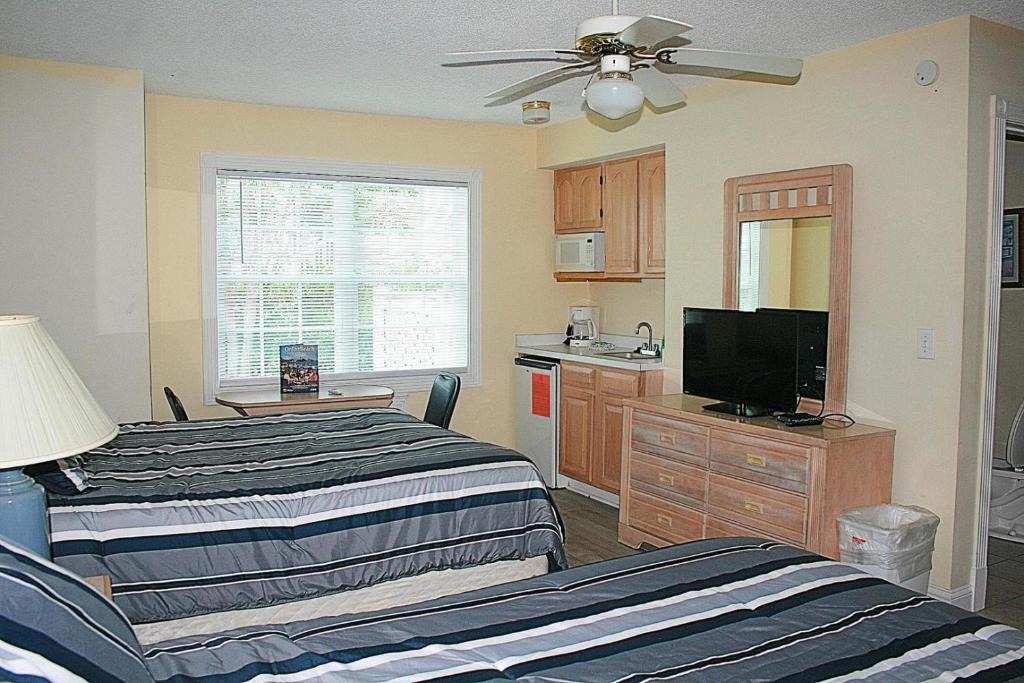 Calabash Apartment | 27 Holes of Golf Surrounds the Home 101L
