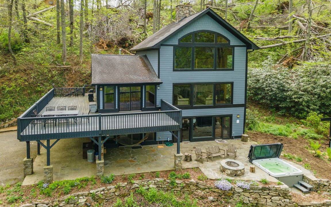 Weaverville House | 271 m² House ∙ 3 bedrooms ∙ 6 guests