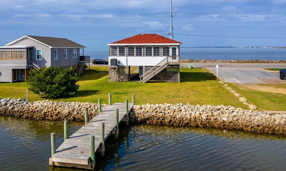 Nags Head House | 275 - Water-Front - Private Pier, Water-Side Screened Deck, & More!