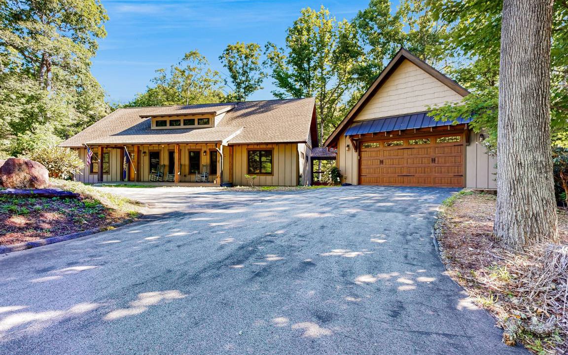 Pisgah Forest House | 276 m² House ∙ 4 bedrooms ∙ 10 guests