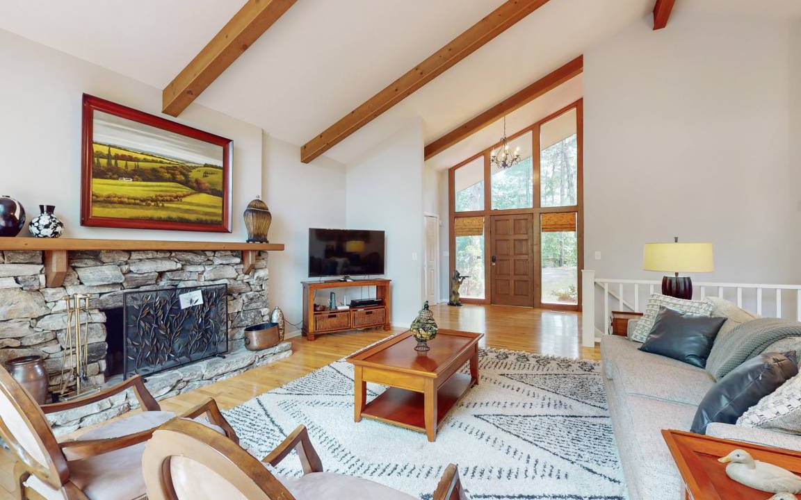 Hendersonville House | 291 m² House ∙ 3 bedrooms ∙ 6 guests
