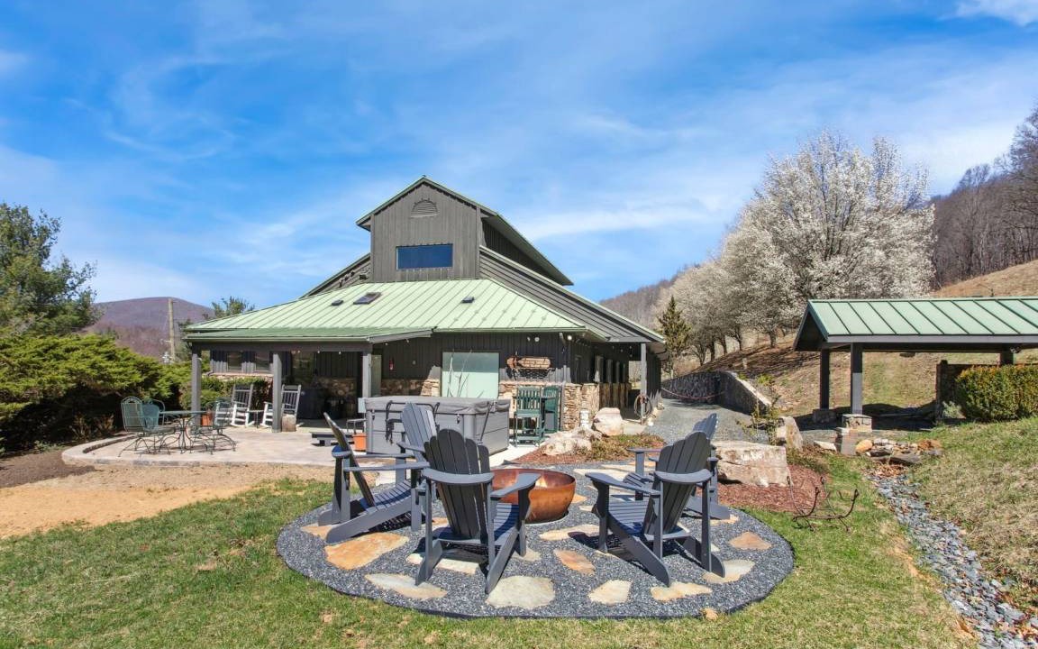 West Jefferson Cabin | 295 m² Cabin ∙ 5 bedrooms ∙ 14 guests