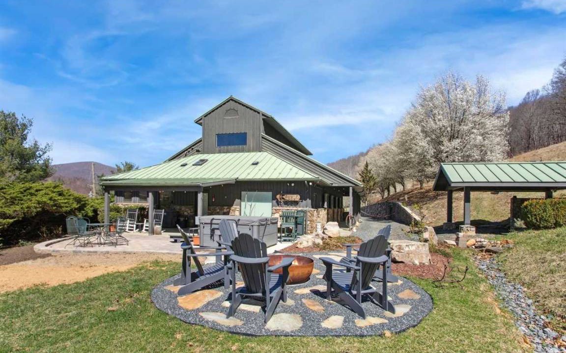 West Jefferson House | 295 m² House ∙ 5 bedrooms ∙ 14 guests